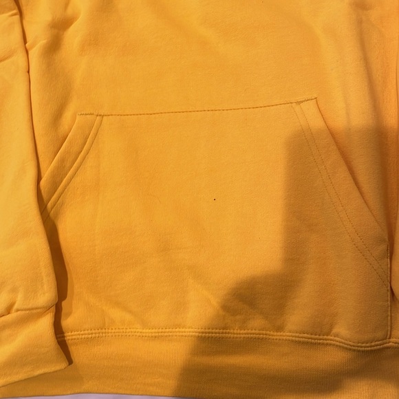 Like new UMICH hoodie sweatshirt with front pockets - perfect for maize out - Picture 2 of 3